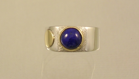 sterling silver and 18 karat gold ring set with round lapis