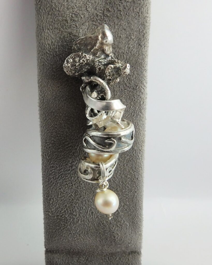 Abstract sculptural brooch in sterling silver and pearl
